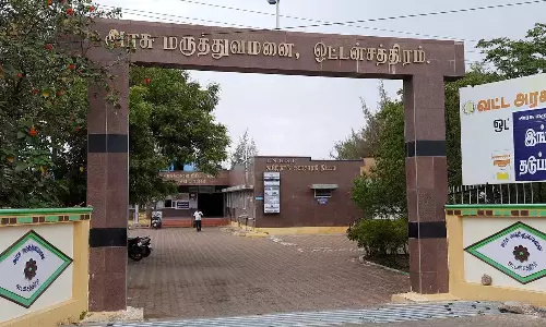 ஒட்டன்சத்திரம் அரசு ஆஸ்பத்திரியில் பணியாளர்கள் அலட்சியத்தால் அலைக்கழிக்கப்படும் பொதுமக்கள்