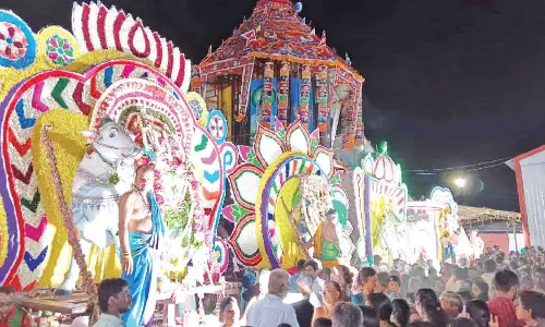 அவினாசி கோவிலில் பஞ்சமூர்த்திகள் வீதி உலா - திரளான பக்தர்கள் தரிசனம்