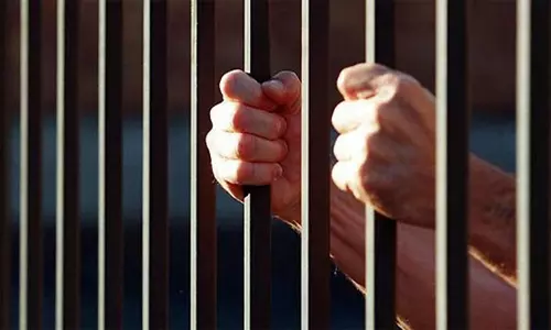 சாராய வியாபாரிகள் 2 பேர் கைது