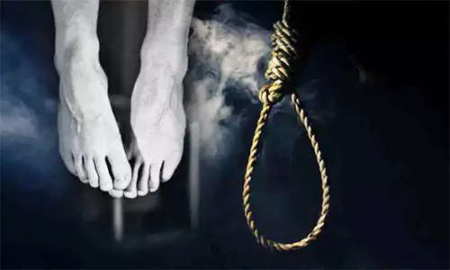 கடன் சுமையால் போலீஸ்காரர் தற்கொலை