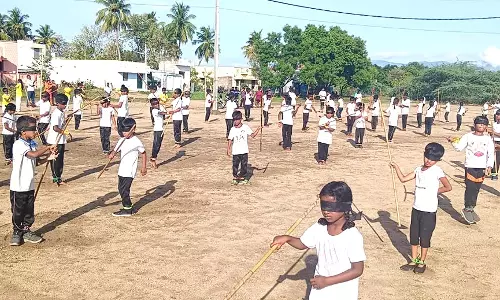 கண்களை கட்டிக்கொண்டு சிலம்பம் விளையாடி உலக சாதனை