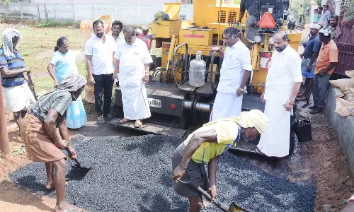 ரூ.98 லட்சத்தில் தார்சாலை அமைக்கும் பணி