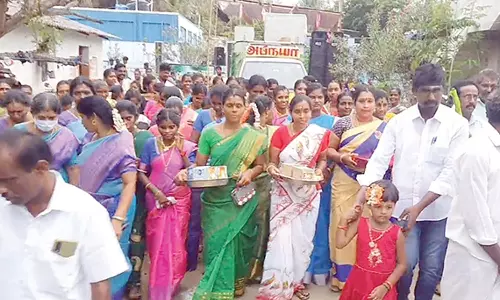 திருக்கண்ணங்குடி அரசு பள்ளிக்கு ரூ.1 லட்சம் மதிப்பில் சீர்வரிசை பொருட்கள் வழங்கல்