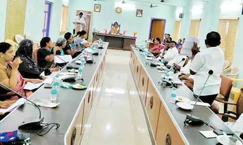 சாலையோரம் குப்பைகளை எரிப்பதை தடுக்க வேண்டும்; நகர்மன்ற கூட்டத்தில் வலியுறுத்தல்