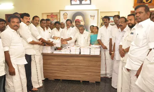 கிருஷ்ணகிரி மாவட்ட அ.தி.மு.க நிர்வாகிகள் ஆலோசனைக் கூட்டம்