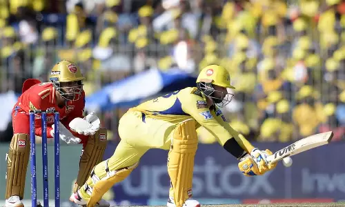 சேப்பாக்கம் மைதானத்தை அதிர வைத்த கான்வே- சென்னை சூப்பர் கிங்ஸ் 200 ரன்கள் குவிப்பு