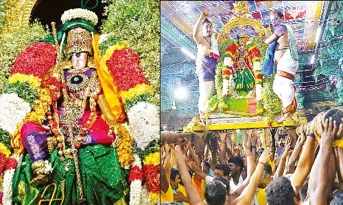 ராயர் கிரீடம் சூட்டி செங்கோல் வழங்கப்பட்டது: பட்டாபிஷேக திருக்கோலத்தில் மீனாட்சி அம்மன் பவனி