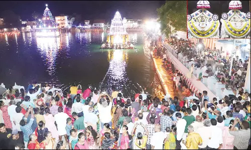 சுசீந்திரம் தாணுமாலய சாமி கோவிலில் சித்திரை தெப்பத் திருவிழா: திரளான பக்தர்கள் சாமி தரிசனம்