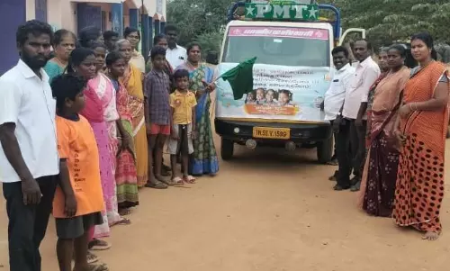 மாணவர் சேர்க்கை பிரச்சார வாகனம்