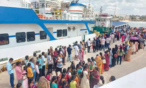 கன்னியாகுமரி விவேகானந்தர் மண்டபத்தை 3 நாட்களில் 25 ஆயிரம் சுற்றுலா பயணிகள் பார்வையிட்டனர்