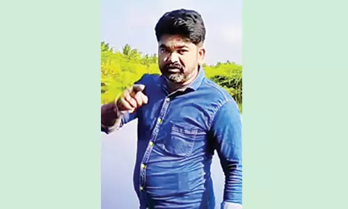 தொழிலதிபரை மிரட்டி பணம் பறித்த நிருபர் கைது