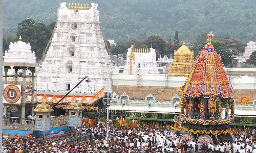 10 கிராம மக்கள் திருப்பதிக்கு ஆன்மீக பயணம்