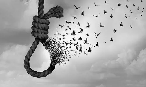 இளம்பெண் தூக்கு போட்டு தற்கொலை