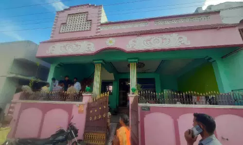 பூட்டியிருந்த வீட்டின் கதவை உடைத்து 6 பவுன் நகை கொள்ளை