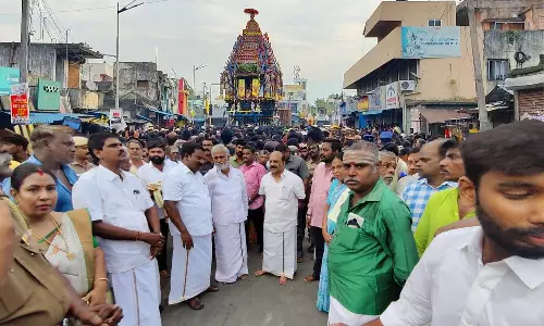 குன்றத்தூர் திருநாகேஸ்வரர் கோவில் தேரோட்டம்- அமைச்சர் சேகர்பாபு, தா.மோ.அன்பரசன் பங்கேற்பு