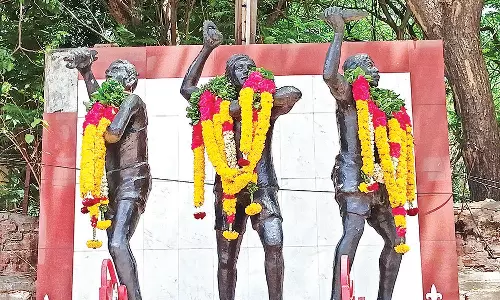 புதுவை பிரெஞ்சு ஆதிக்கத்தின் பிடியில் இருந்து 12 தொழிலாளர்கள் உயிர் தியாகத்துடன் போராடி பெற்ற 8 மணி நேர வேலை சட்டம்