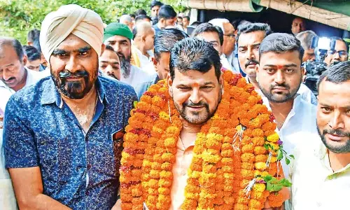 என்னை தூக்கில் வேண்டுமானாலும் போடுங்கள்.. மல்யுத்த போட்டிகளை நிறுத்தக்கூடாது: பிரிஜ் பூஷன் வேண்டுகோள்