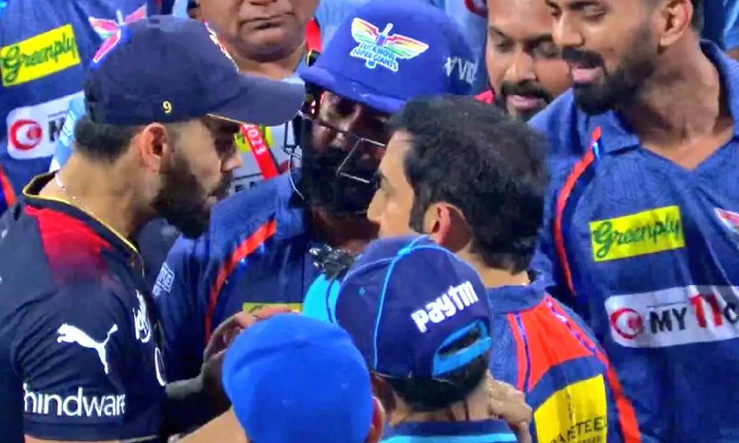 மைதானத்தில் மோதலில் ஈடுபட்ட விராட் கோலி, கம்பீருக்கு 100% அபராதம்- வைரலாகும் வீடியோ மைதானத்தில் மோதலில் ஈடுபட்ட விராட் கோலி, கம்பீருக்கு 100% அபராதம்- வைரலாகும் வீடியோ