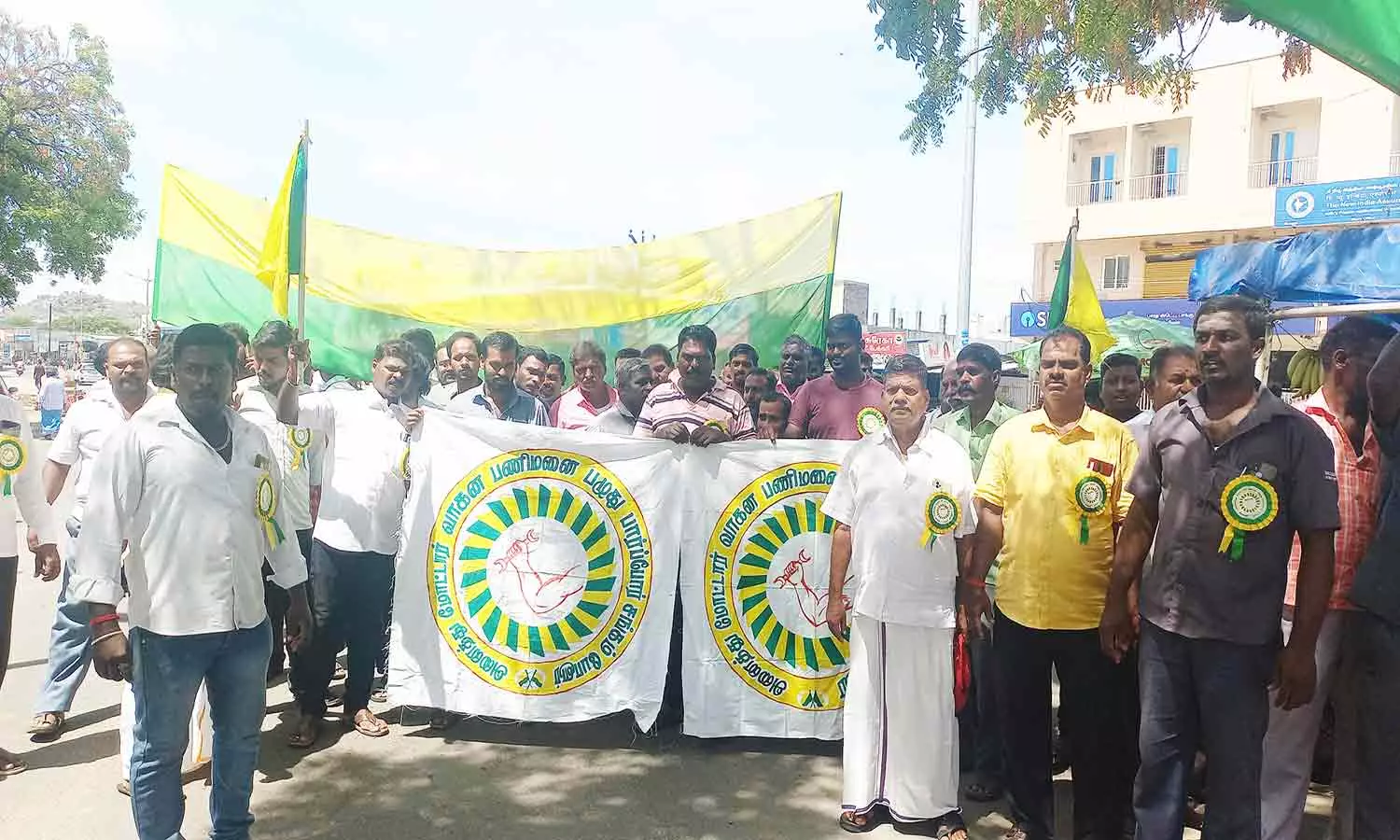 போளூரில் மே தின ஊர்வலம் போளூரில் மே தின ஊர்வலம்