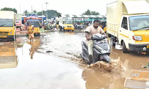 ஈரோடு மாவட்டம் முழுவதும் விடிய விடிய கொட்டி தீர்த்த கனமழை