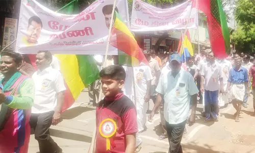 தொழிலாளர்கள் நலச் சங்கம் சார்பில்பரமத்திவேலூரில் மே தின ஊர்வலம்