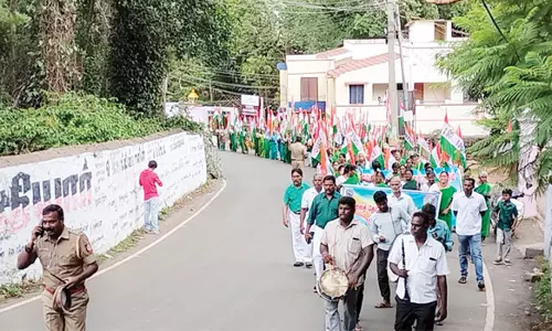 ஏற்காட்டில்நீலமலை தோட்டத் தொழிலாளர்கள் சங்கம் சார்பில் மே தின ஊர்வலம்