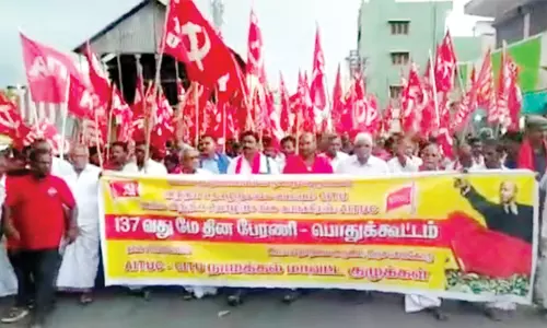 திருச்செங்கோடு பகுதியில்மே தின பேரணியில் திரளானோர் பங்கேற்பு