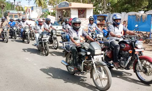 ஹெல்மெட் விழிப்புணர்வு பேரணி