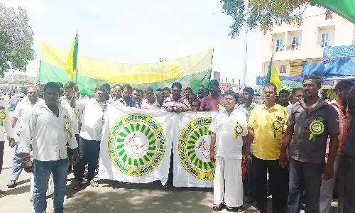 போளூரில் மே தின ஊர்வலம்