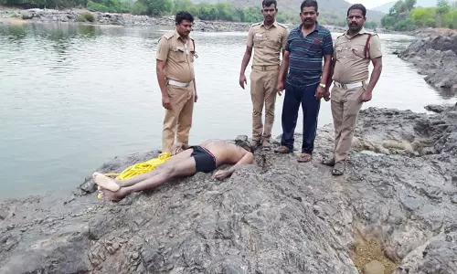 ஒகேனக்கல் காவிரி ஆற்றில் மூழ்கிபெங்களூரை சேர்ந்த வாலிபர் பலி