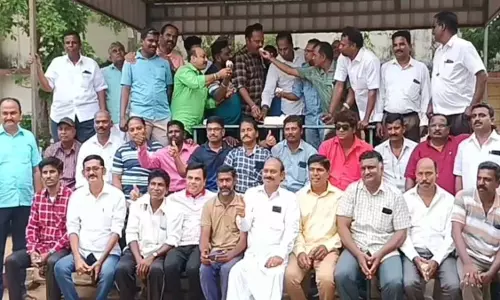 அரசு பள்ளி முன்னாள் மாணவர்கள் சந்திப்பு