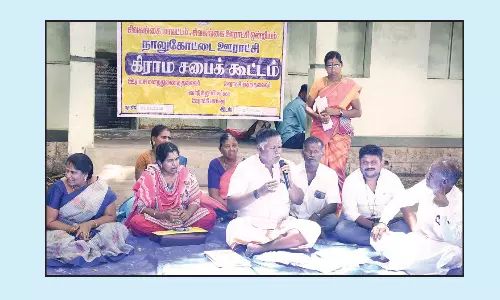 மாணவ-மாணவிகளை சேர்க்க வலியுறுத்தல்