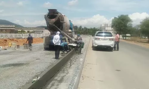 மே-1-ந்தேதி தருமபுரியில் தொழிலாளர்களை வேலை வாங்கிய ஒப்பந்ததாரர் மீது நடவடிக்கை எடுக்க வேண்டும்-சமூக ஆர்வலர்கள் கோரிக்கை