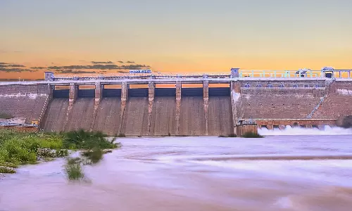 வைகை அணையில் இருந்து திறக்கப்பட்ட தண்ணீர் அளவு குறைப்பு- கும்பக்கரை அருவியில் குளிக்க தடை