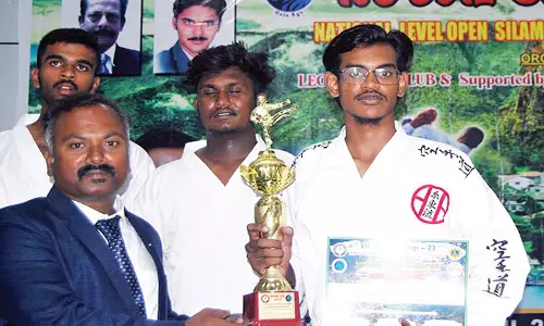 தேசிய அளவிலான கராத்தே போட்டி- சாம்பவர்வடகரை அகாடமி மாணவர்கள் சாதனை