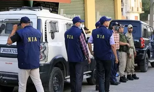 காஷ்மீரில் 12 இடங்களில் அதிரடி சோதனை