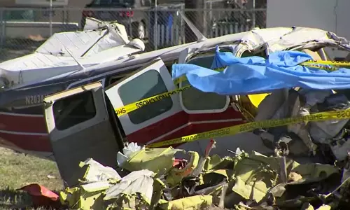 அமெரிக்காவில் சிறிய ரக விமானம் விழுந்து விபத்து- 3 பேர் உயிரிழப்பு