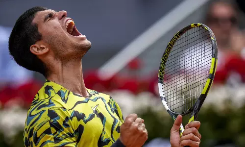 மாட்ரிட் ஓபன் டென்னிஸ்: கால் இறுதிக்கு தகுதி பெற்றார் ஸ்பெயின் வீரர் கார்லஸ் அல்காரஸ்