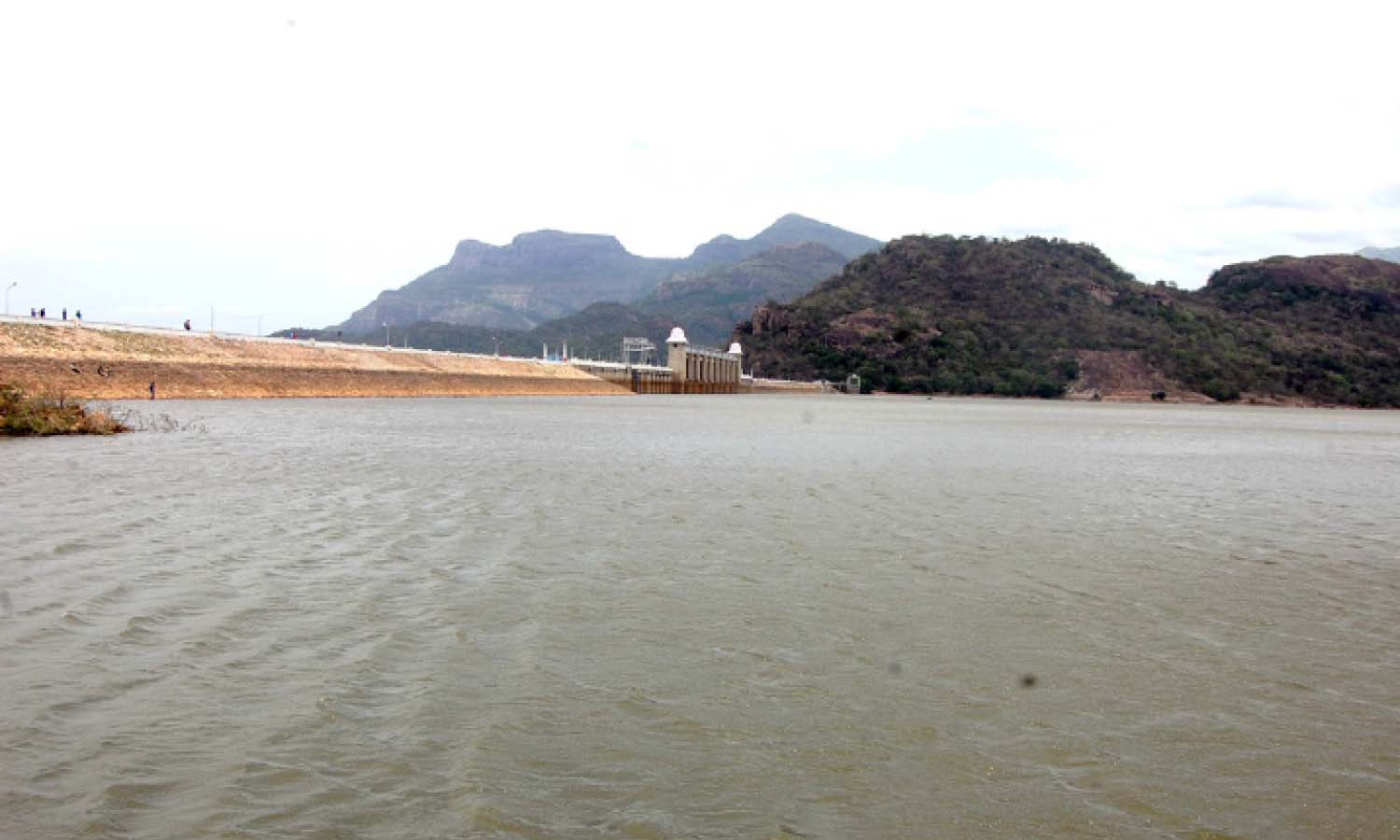 வறண்டு வரும் அமராவதி ஆறு - குடிநீரை சிக்கனமாக பயன்படுத்த  வேண்டுகோள்