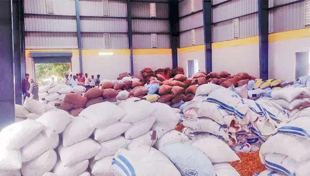 நாமகிரிப்பேட்டை ஆர்.சி.எம்.எஸ். சங்கத்தில்ரூ.80 லட்சத்திற்கு மஞ்சள் ஏலம் நாமகிரிப்பேட்டை ஆர்.சி.எம்.எஸ். சங்கத்தில்ரூ.80 லட்சத்திற்கு மஞ்சள் ஏலம்