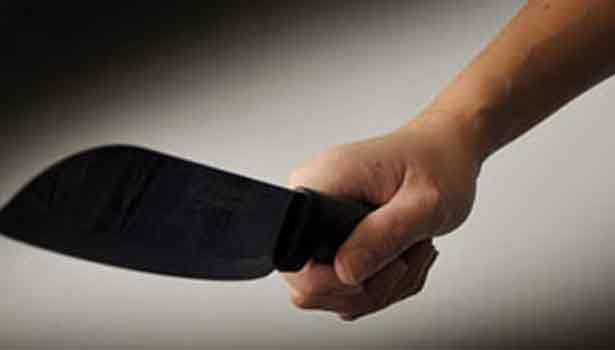 கள்ளக்காதலை கண்டித்ததால் மனைவியை கழுத்தை அறுத்து கொன்ற போலீஸ்காரர்