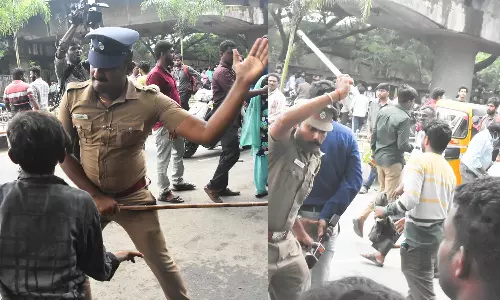 டிக்கெட் வாங்க குவிந்த ரசிகர்கள் மீது போலீஸ் தடியடி
