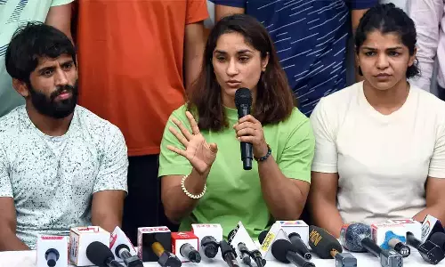 விஷயத்தை மூடிமறைக்க முயன்றார்.. விளையாட்டு துறை மந்திரி மீது வினேஷ் போகத் குற்றச்சாட்டு