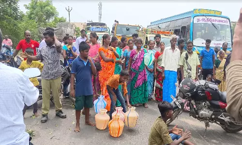 கண்டமங்கலம் அருகே  குடிநீர் கேட்டு பொதுமக்கள் சாலை மறியல்