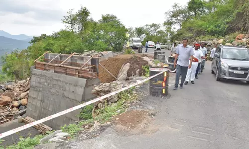 ஏற்காடு மலைப்பாதையில்சாலை விபத்துக்களை தடுக்க உரிய நடவடிக்கை-கலெக்டர் கார்மேகம் தகவல்