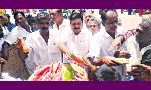 அ.ம.மு.க. சார்பில் நீர் மோர் பந்தல் திறப்பு