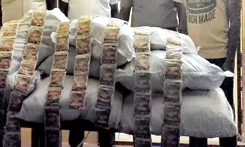 வீட்டில் பதுக்கிய போதை பொருட்கள் பறிமுதல்