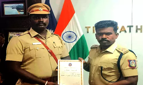 சப் - இன்ஸ்பெக்டர் உள்பட 4 பேருக்கு பாராட்டு சான்றிதழ்