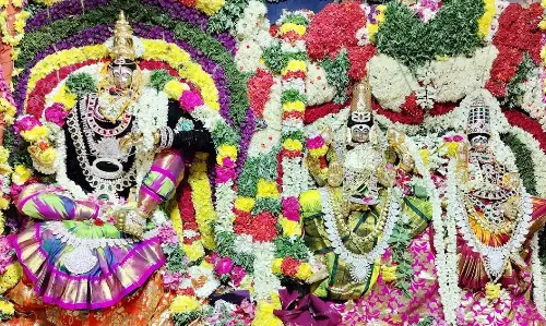 பரமக்குடியில் சித்திரை திருவிழா: விசாலாட்சி அம்பிகா-சந்திரசேகர சுவாமி திருக்கல்யாணம்
