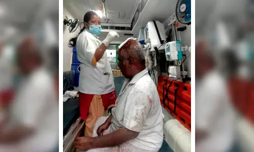 நெல்லை ஈரடுக்கு மேம்பாலத்தின் பக்கவாட்டு சுவர் இடிந்து விழுந்து முதியவர் படுகாயம்